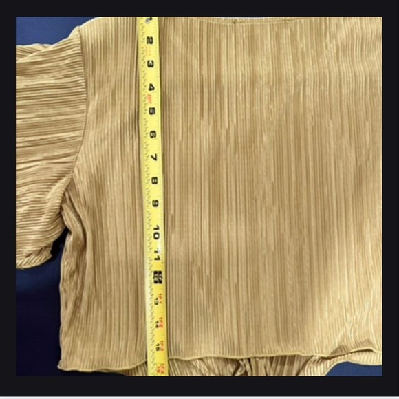 Forever 21 size large gold cropped short sleeve pullover top. - Picture 6 of 8